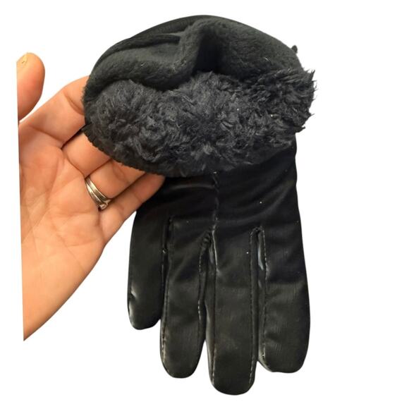 Cindy Claire Black Gloves Faux Fur Lining Lined One Size NWT - Picture 2 of 5